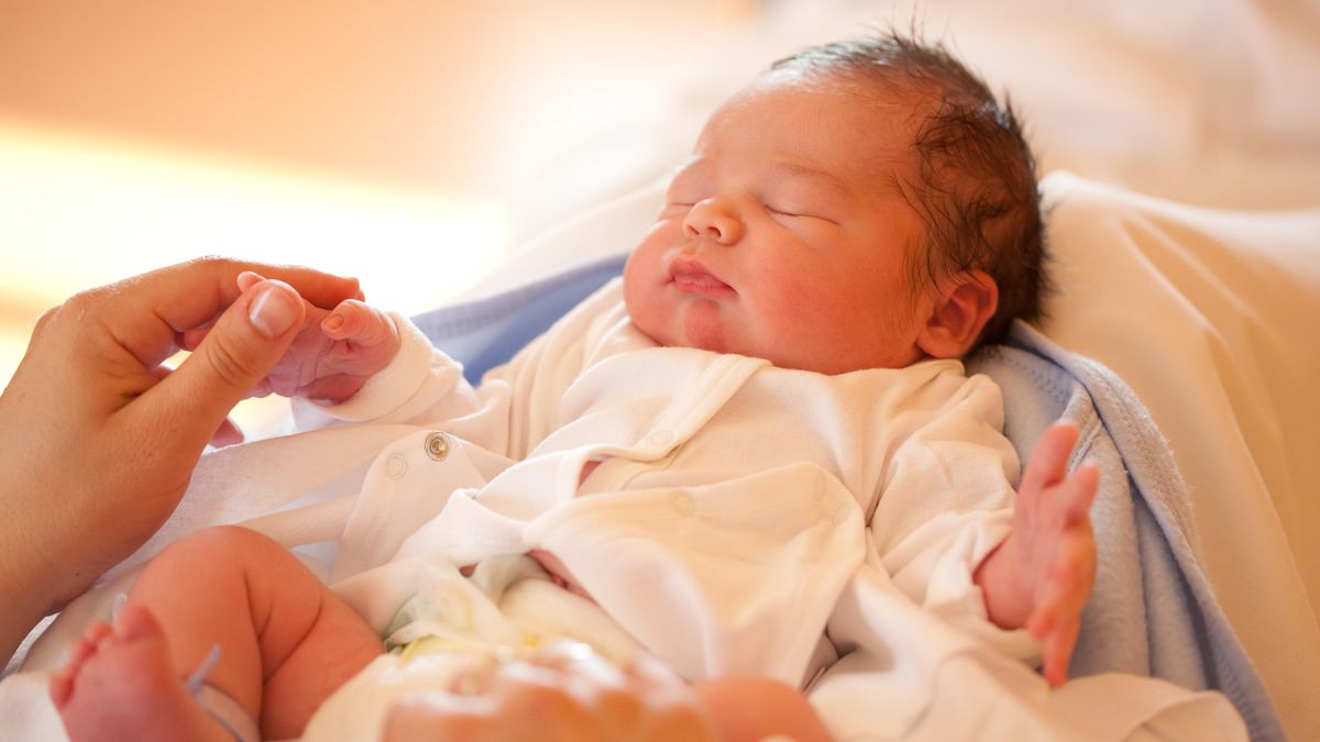 První dítě roku 2026 v Plzeňském kraji se narodilo 7 minut po půlnoci